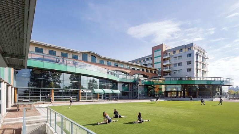 Khuôn viên Bodwell High School