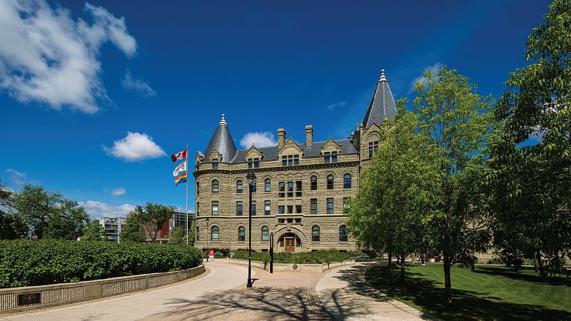 Khuôn viên UW Collegiate - High School at University of Winnipeg